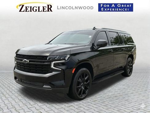 Used 2023 Chevrolet Suburban RST AWD/4WD image 2