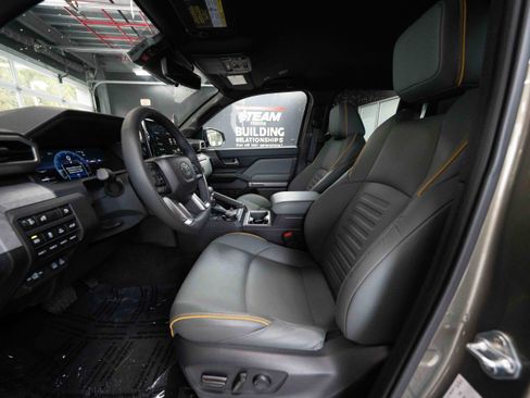 Used 2025 Toyota Tacoma 4x4 Double Cab Hybrid image 9