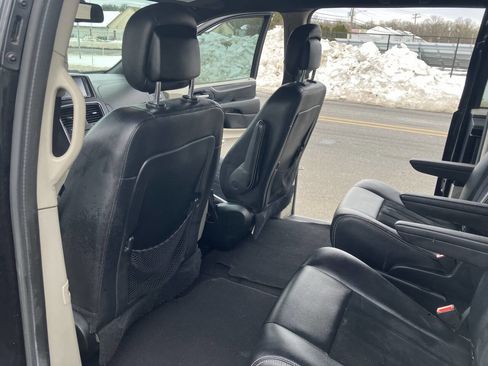 Used 2018 Dodge Grand Caravan SXT image 23