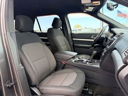 Used 2017 Ford Explorer XLT w/ Equipment Group 201A AWD/4WD image 9