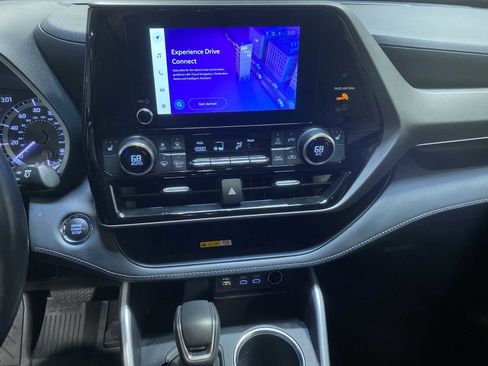 Used 2023 Toyota Highlander XLE image 16