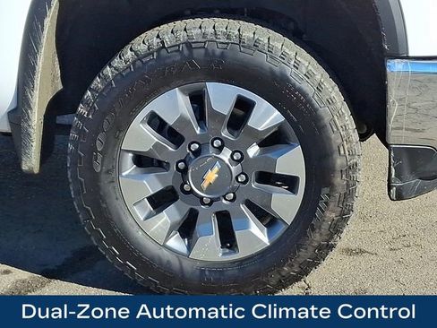 Used 2022 Chevrolet Silverado 2500 LT w/ Convenience Package image 12