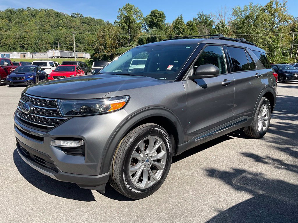 Used 2023 Ford Explorer XLT w/ Equipment Group 202A AWD/4WD image 3