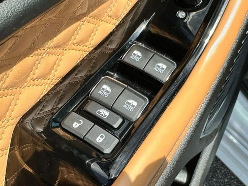 Used 2024 Jeep Grand Cherokee L Summit w/ Advanced Protech Group IV AWD/4WD image 18