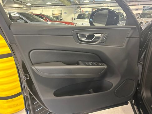 Certified 2025 Volvo XC60 B5 Plus image 9