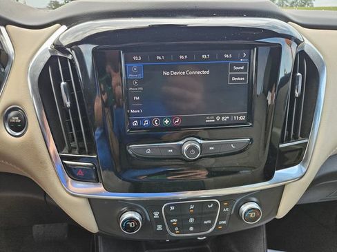 Used 2023 Chevrolet Traverse LS FWD image 18