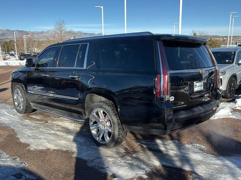Used 2017 Cadillac Escalade ESV Luxury image 29
