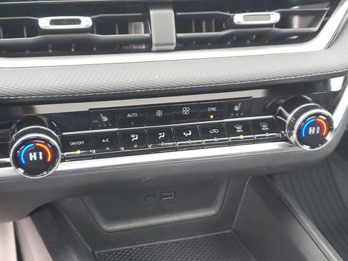 Used 2025 Chevrolet Equinox LT w/ Convenience Package II image 17