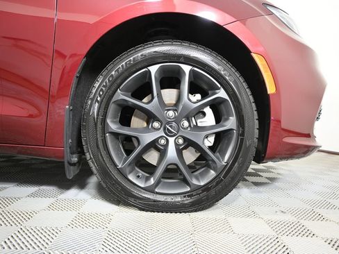 Used 2023 Chrysler Pacifica Touring-L w/ S Appearance Package AWD/4WD image 11