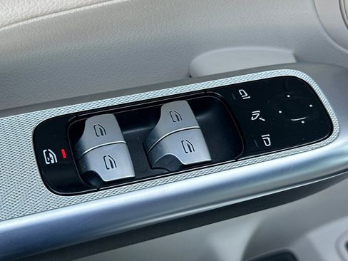 Used 2023 Mercedes-Benz GLC 300 image 12