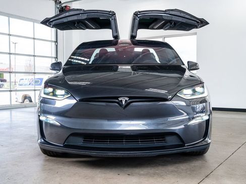 Used 2024 Tesla Model X image 3