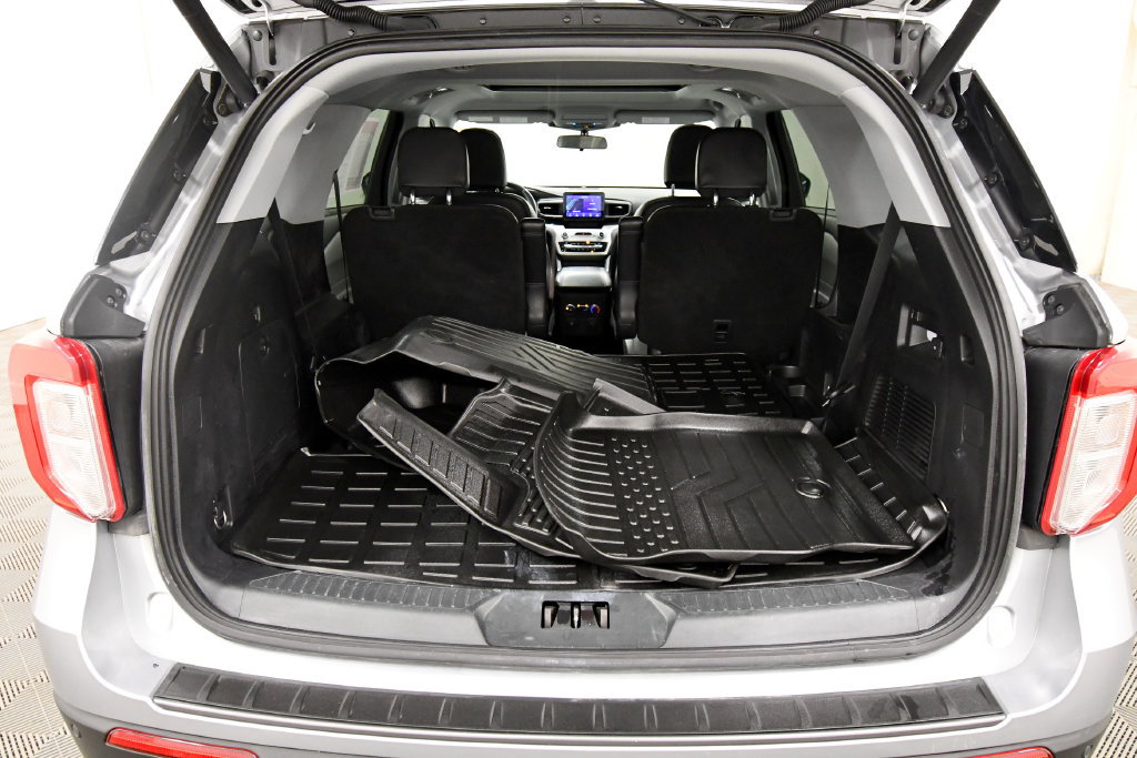 Used 2021 Ford Explorer XLT w/ Equipment Group 202A AWD/4WD image 7
