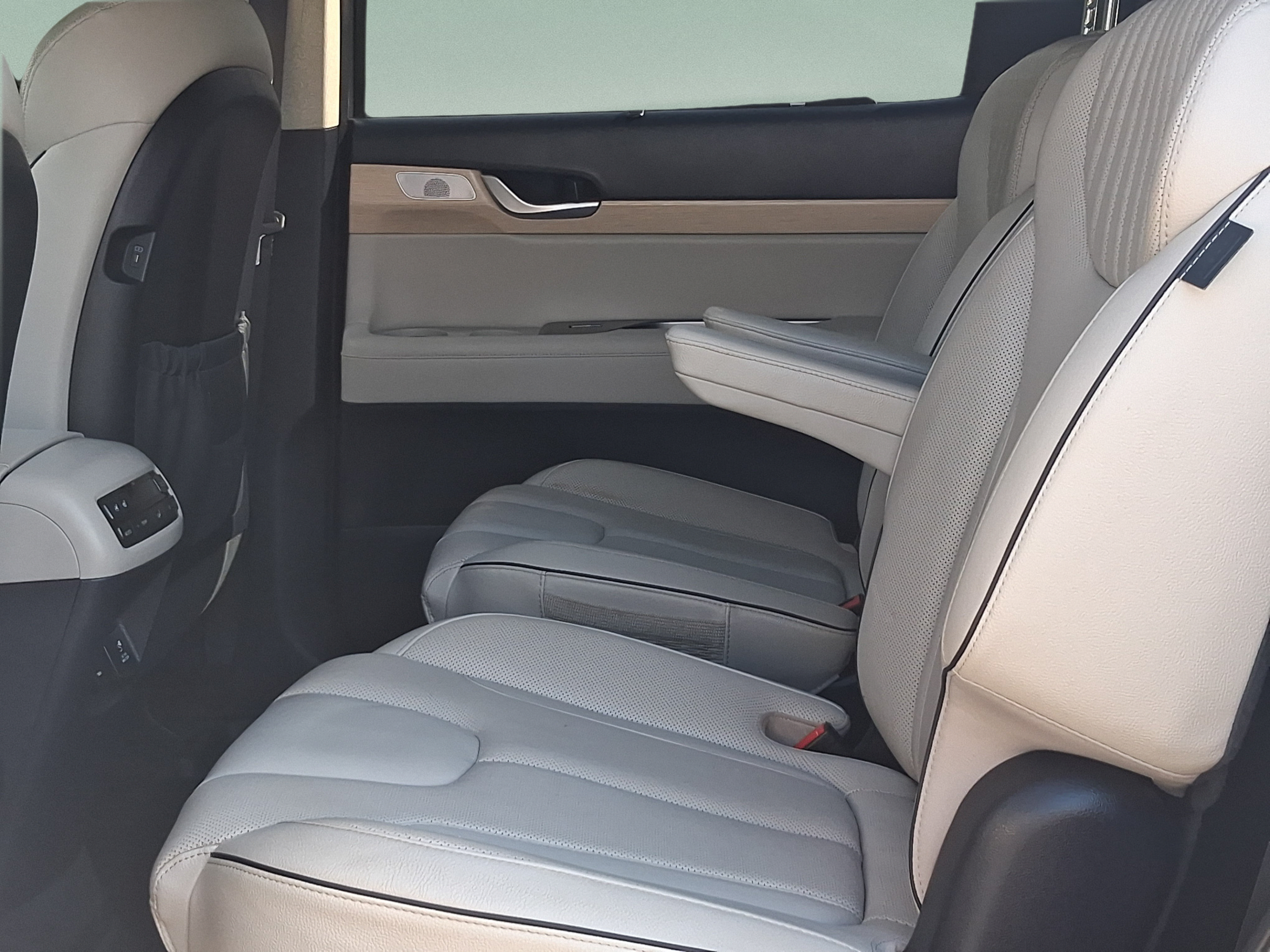 Used 2023 Hyundai Palisade Limited FWD image 14