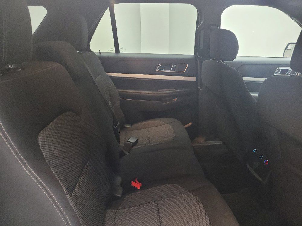 Used 2017 Ford Explorer XLT AWD/4WD image 19