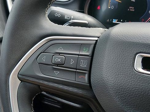 Certified 2025 Jeep Grand Cherokee L Laredo RWD image 17