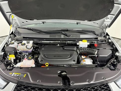 Used 2024 Chrysler Pacifica Limited FWD image 40