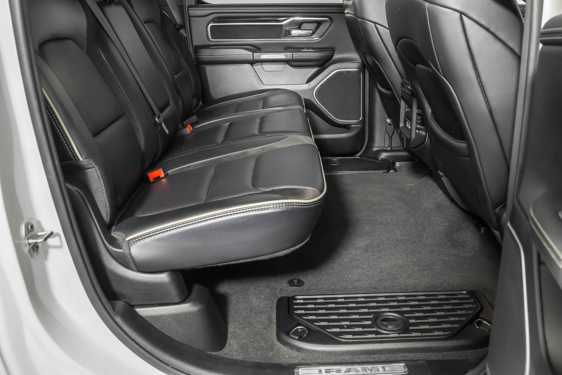 Used 2022 RAM 1500 Laramie AWD/4WD image 46