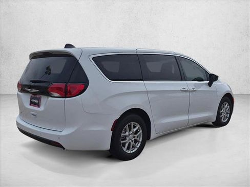 New 2027 Chrysler Pacifica LX FWD image 4