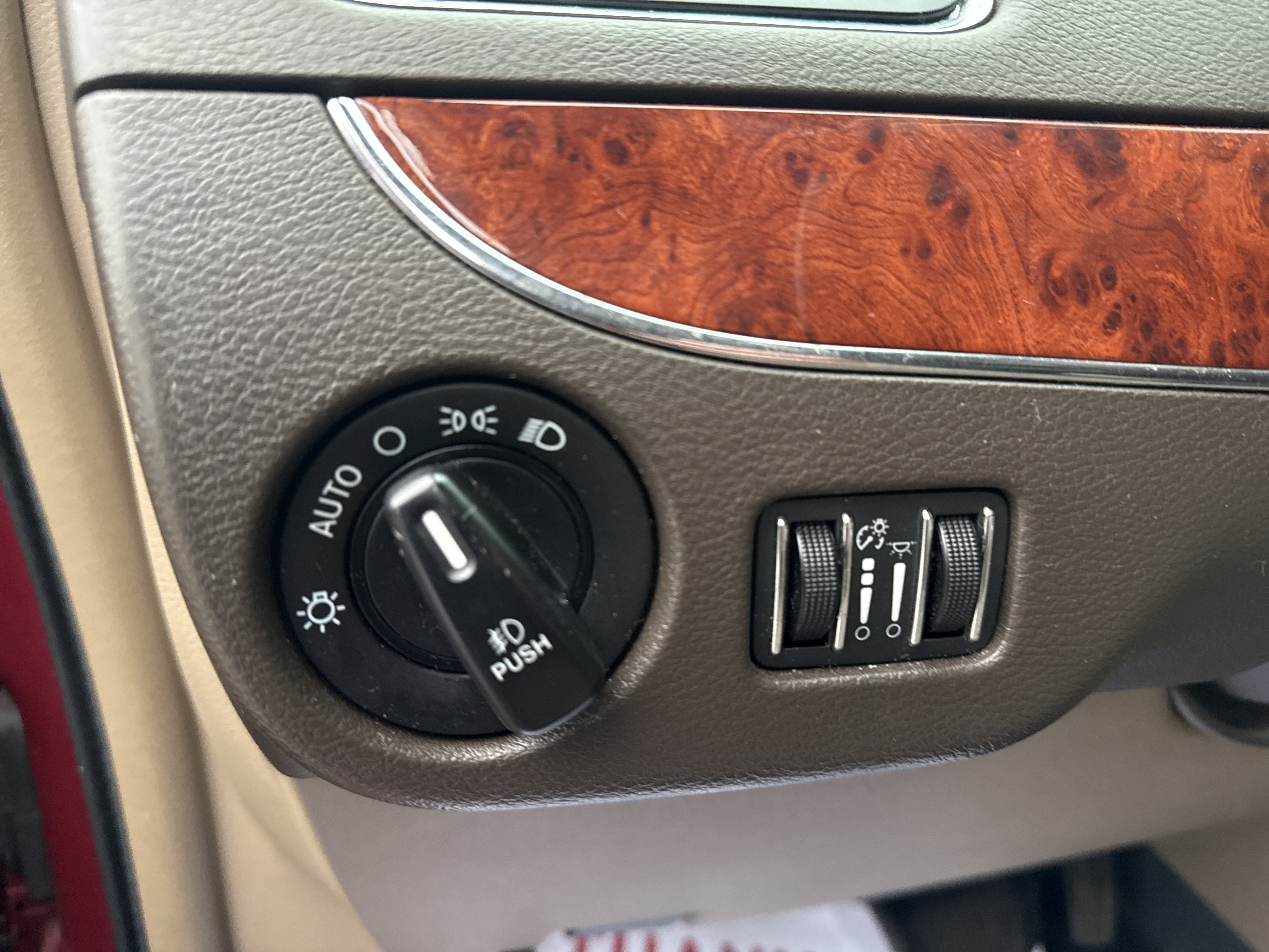 Used 2014 Chrysler Town & Country Touring-L w/ Driver Convenience Group FWD image 18