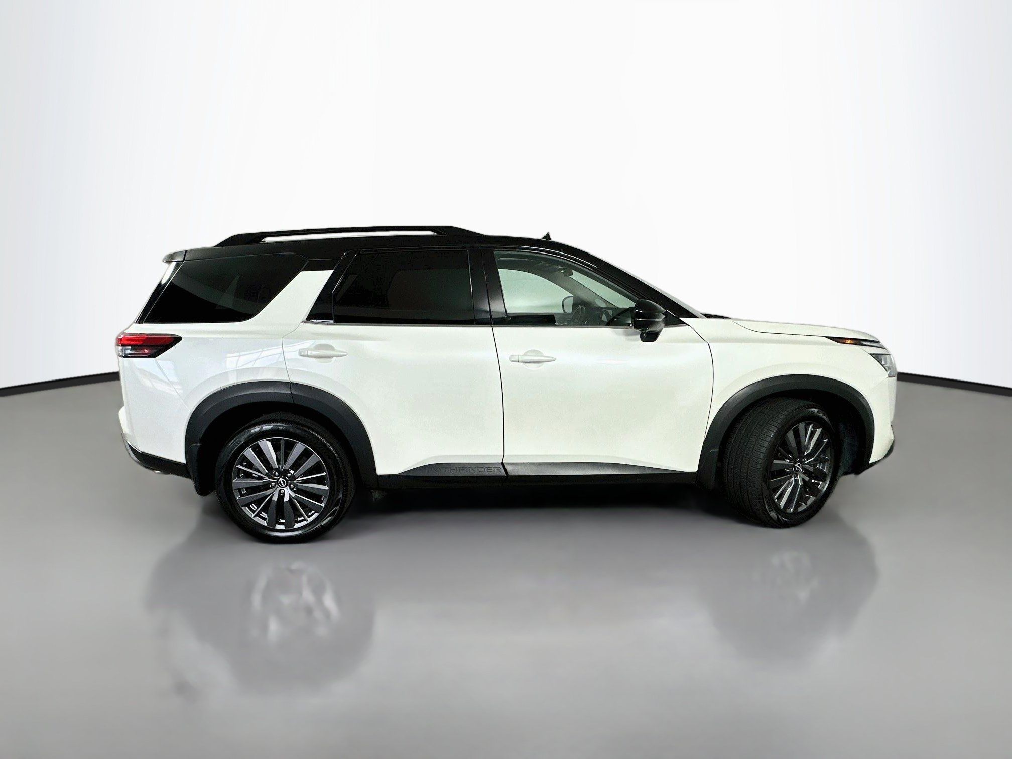 Used 2023 Nissan Pathfinder SL w/ SL Premium Package AWD/4WD image 8