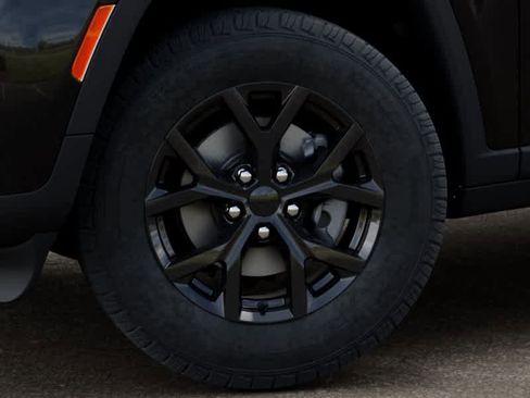 New 2026 Jeep Grand Cherokee L 4WD image 8