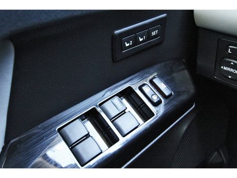 Used 2018 Toyota RAV4 Limited image 21