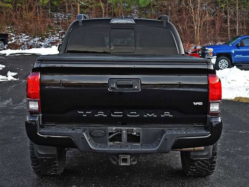 Used 2019 Toyota Tacoma TRD Sport image 7