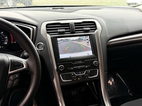 Used 2019 Ford Fusion SE FWD image 32