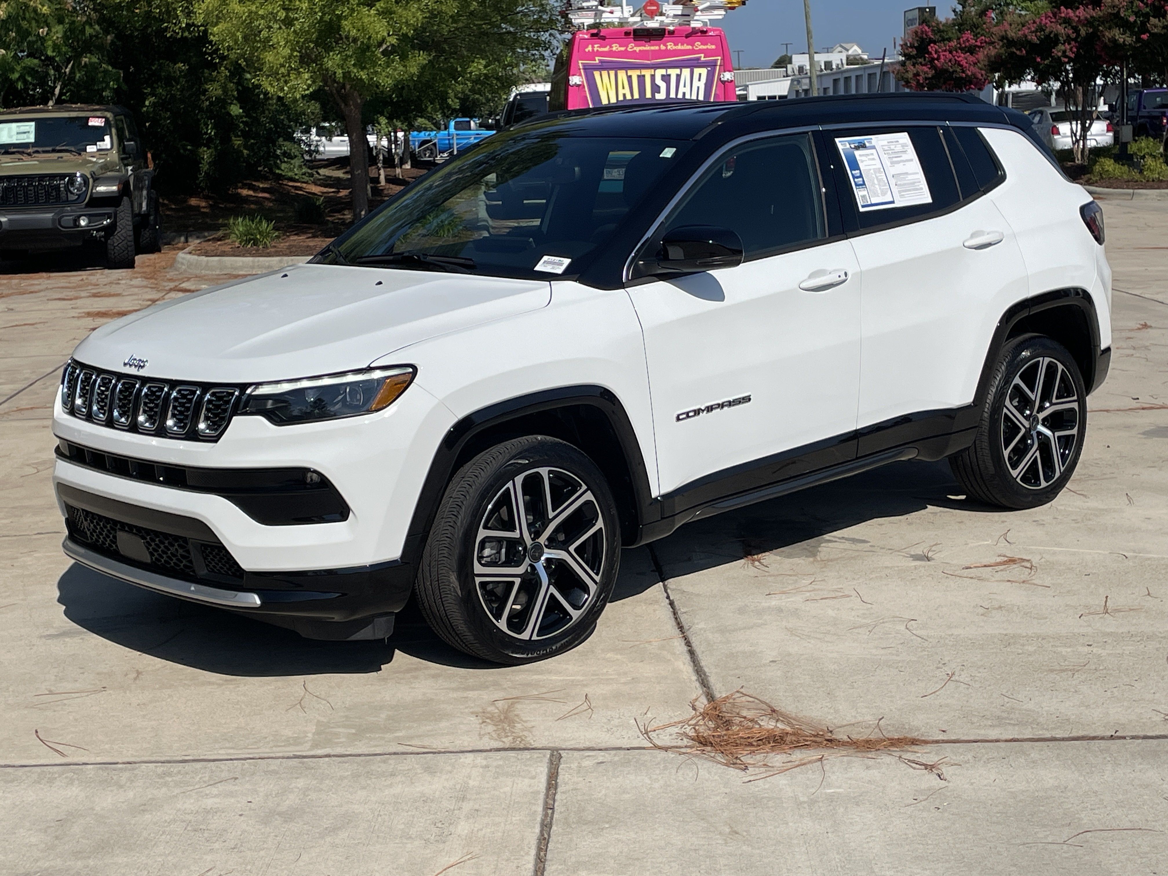 Used 2025 Jeep Compass Limited w/ Elite Group AWD/4WD image 4