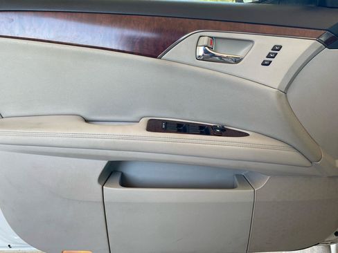Used 2011 Toyota Avalon FWD image 9