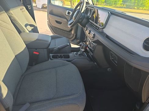 Used 2024 Jeep Wrangler Unlimited Sahara AWD/4WD image 11