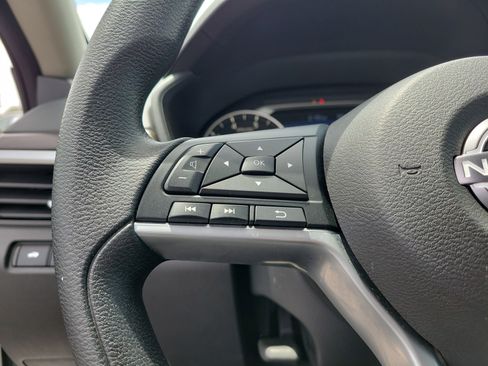Used 2025 Nissan Altima 2.5 SV FWD image 19