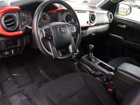 Used 2016 Toyota Tacoma TRD Off-Road image 12
