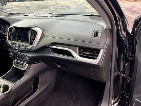 Used 2024 GMC Terrain SLE image 13