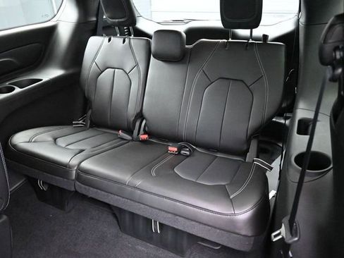 New 2026 Chrysler Pacifica Select image 18