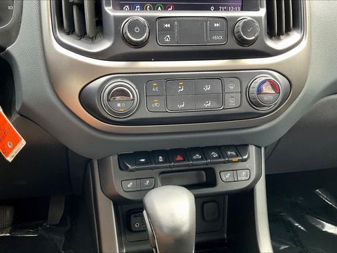 Used 2022 Chevrolet Colorado Z71 AWD/4WD image 31