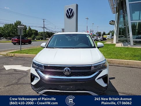 Certified 2023 Volkswagen Taos SE w/ Panoramic Sunroof Package AWD/4WD image 2