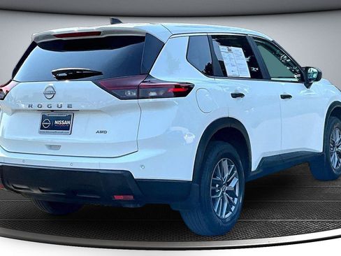 Used 2025 Nissan Rogue S AWD/4WD image 7