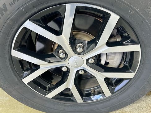 Used 2023 Jeep Grand Cherokee L Limited RWD image 33