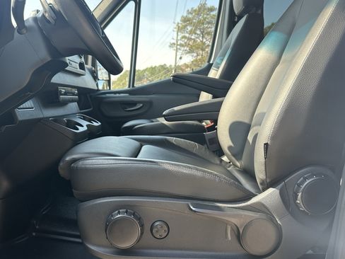 Used 2024 Mercedes-Benz Sprinter 2500 image 12