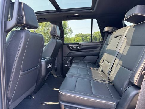 Used 2023 GMC Yukon SLT w/ SLT Luxury Package AWD/4WD image 37