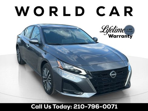 Used 2025 Nissan Altima 2.5 SV w/ SV Premium Package FWD image 1