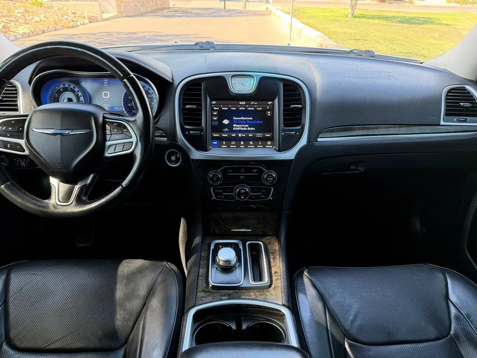 Used 2019 Chrysler 300 Limited AWD/4WD image 9