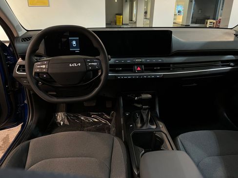 Used 2025 Kia K4 LXS image 33