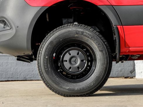 Used 2025 Mercedes-Benz Sprinter 2500 image 5