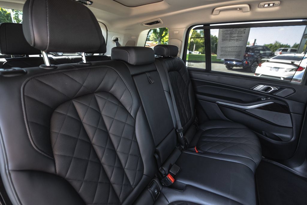 Used 2024 BMW X7 xDrive40i AWD/4WD image 31