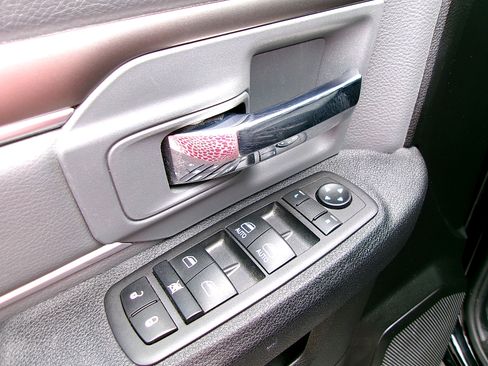 Used 2024 RAM 1500 Classic SLT AWD/4WD image 8