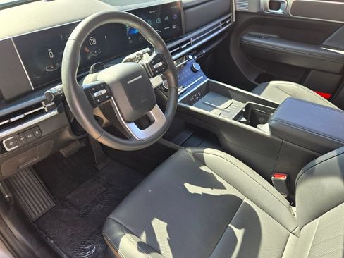 Used 2025 Hyundai Santa Fe SEL FWD image 11