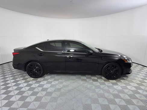 Used 2022 Nissan Altima 2.5 SR w/ Midnight Edition Package FWD image 4