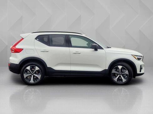 New 2026 Volvo XC40 B5 Plus w/ Protection Package Premier image 7